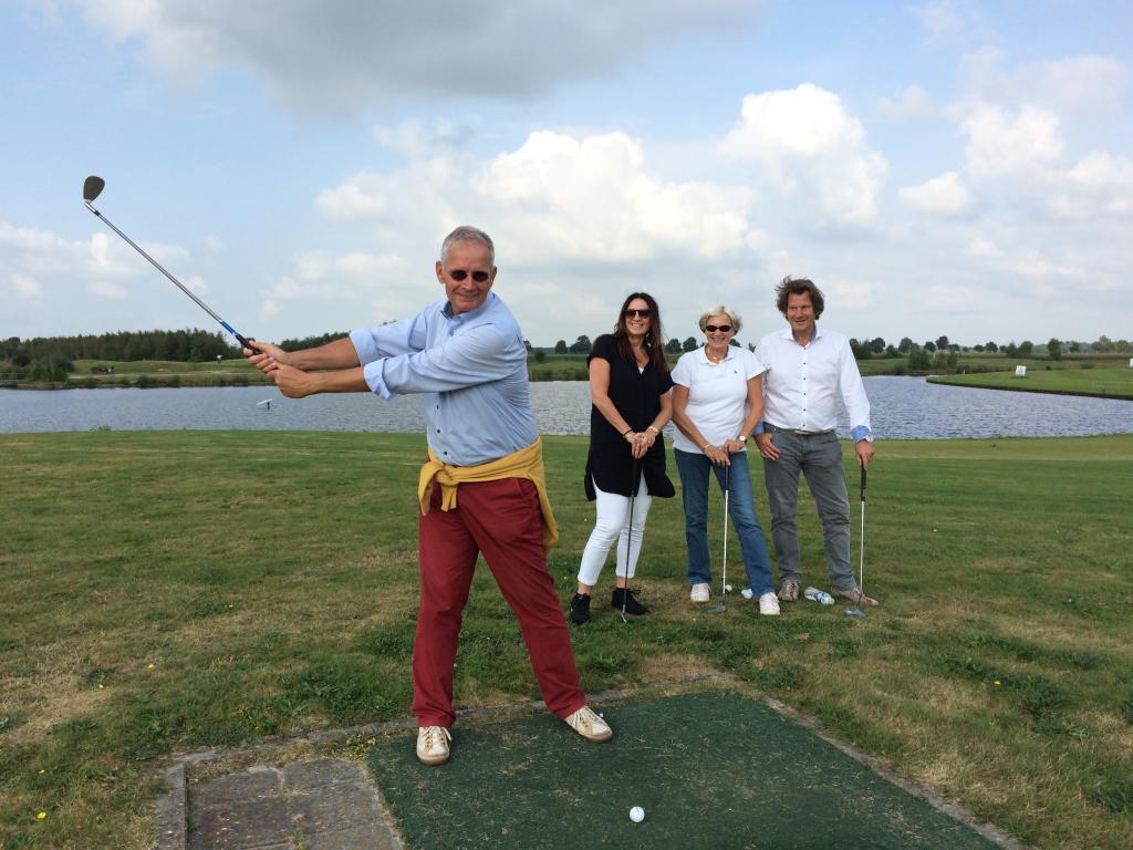 WP 150 golfdag voorzitter Henk Spelde in actie.JPG