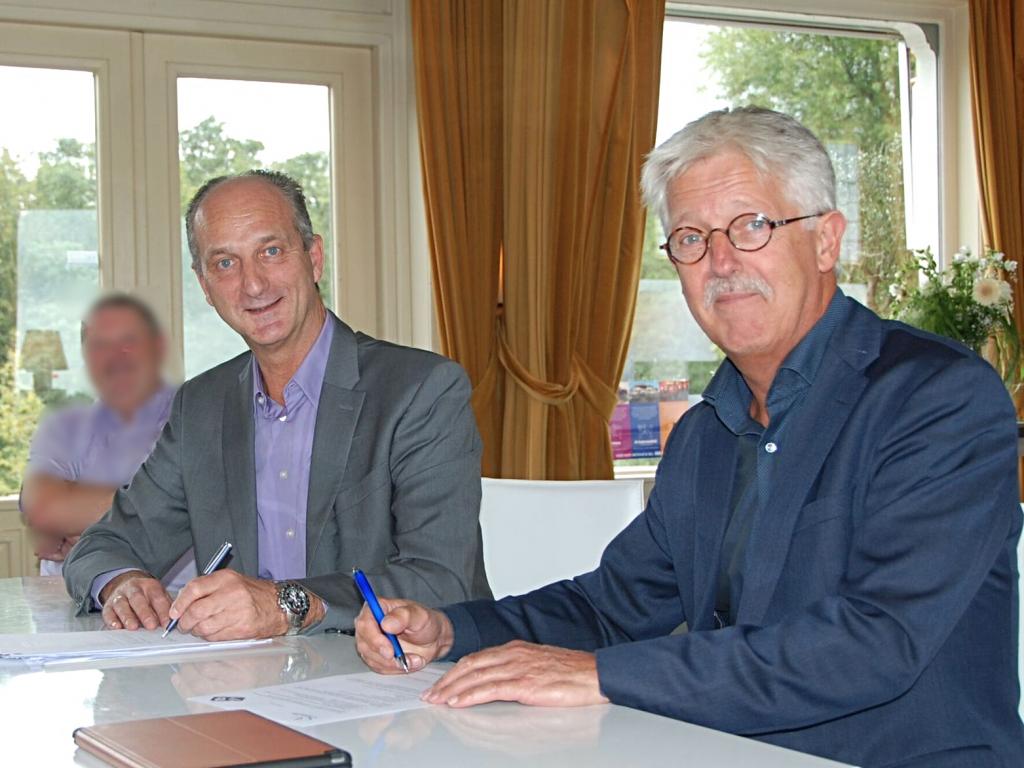 Foto ondertekening intentieverklaring WP en UE.jpg