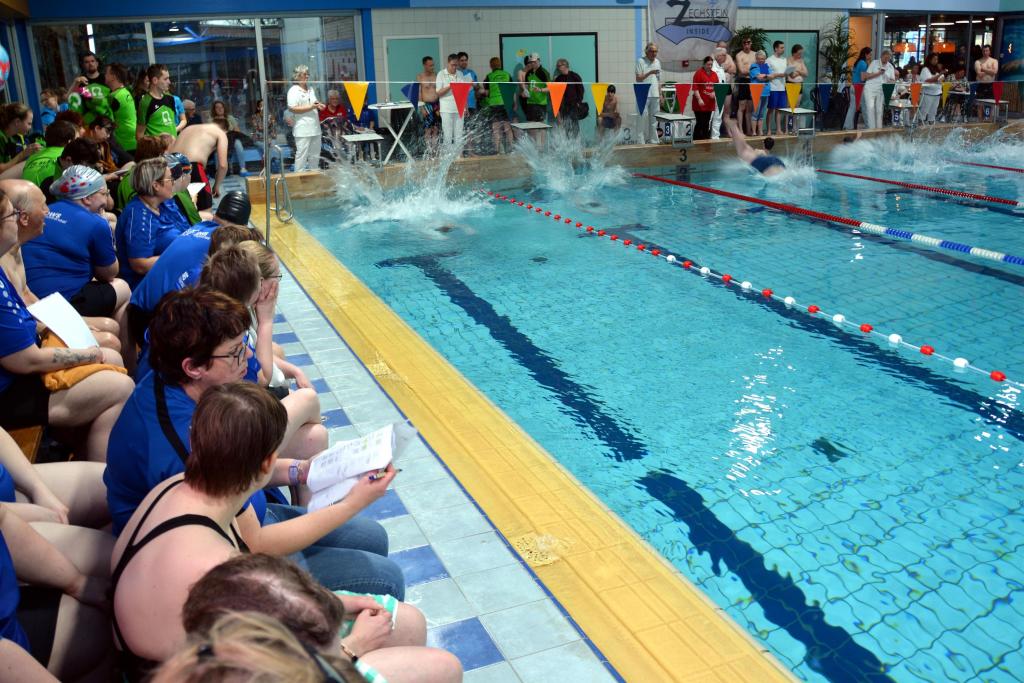 Zwemwedstrijden De Brug Veendam 17-02-2024.JPG